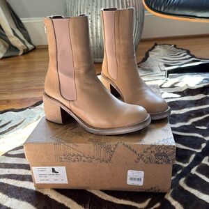 Free People Essential Chelsea Boot sandy beige size 36